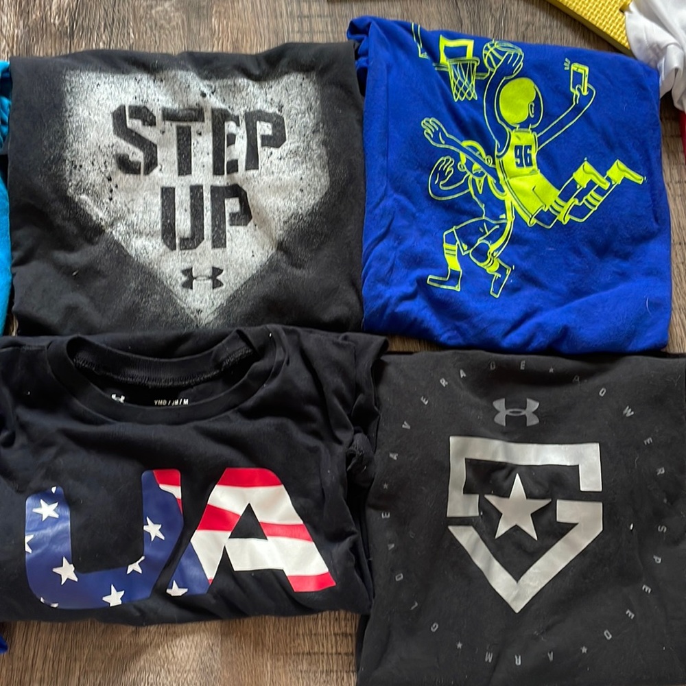 Under Armor t shirt boys lot
